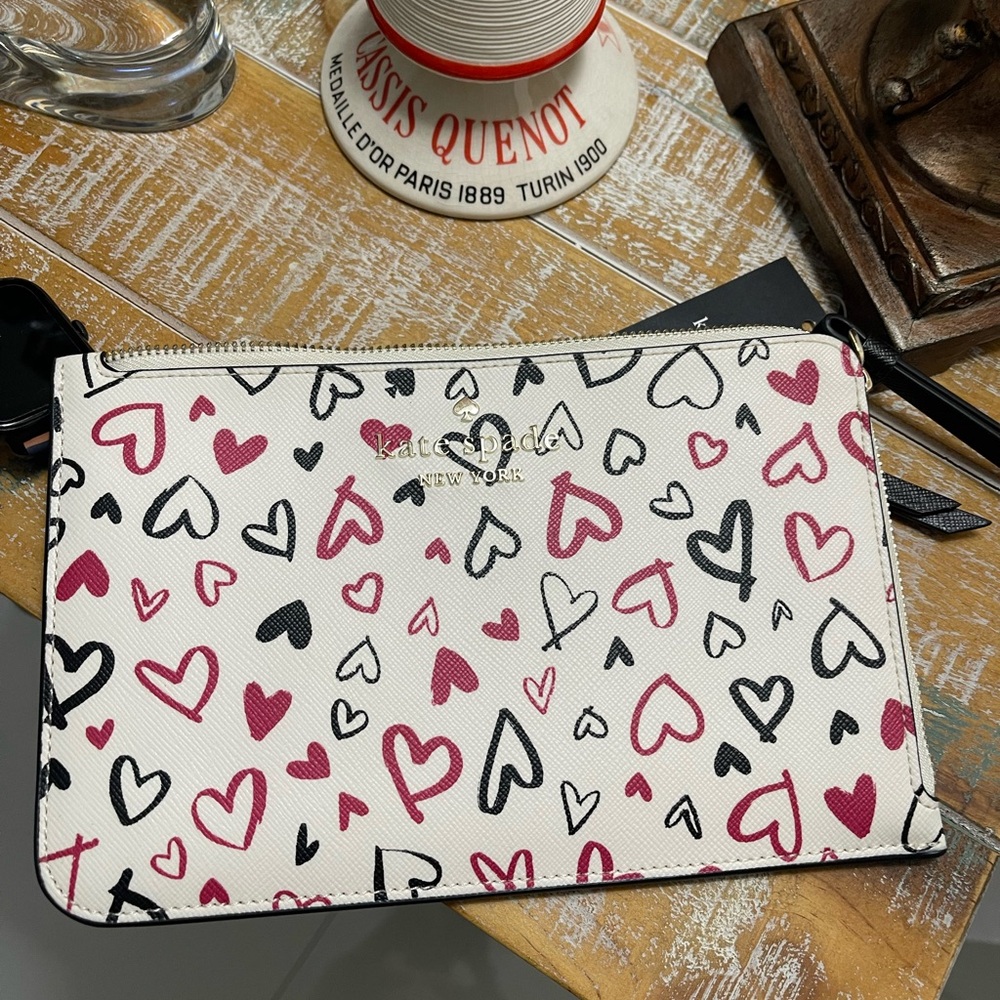 Kate Spade ❤️ White/Red/Black Cameron Scribble Hearts Wristlet